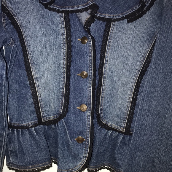 New Identity medium ruffle and black lace jacket w button front and sleeves. - Picture 2 of 10